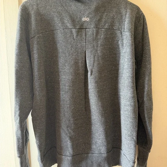 ALO Yoga Charcoal Gray Haze Sweatshirt - Picture 4 of 6